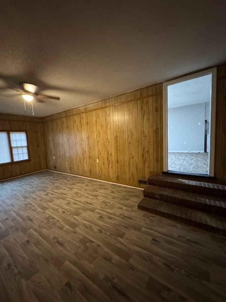 201 Holly Rd - Photo 4 of 18
