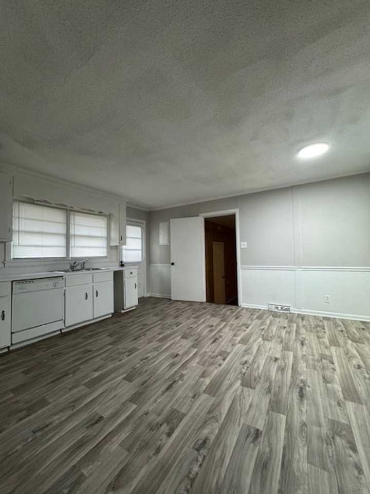 201 Holly Rd - Photo 7 of 18