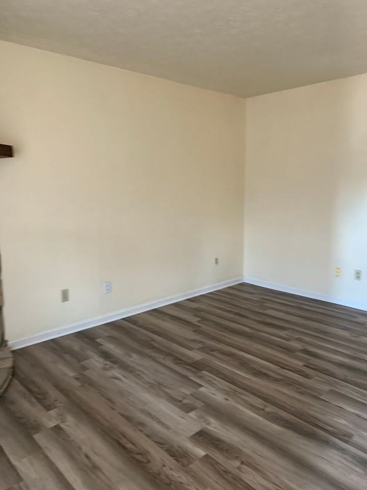 138 Adams Ln - Photo 4 of 24