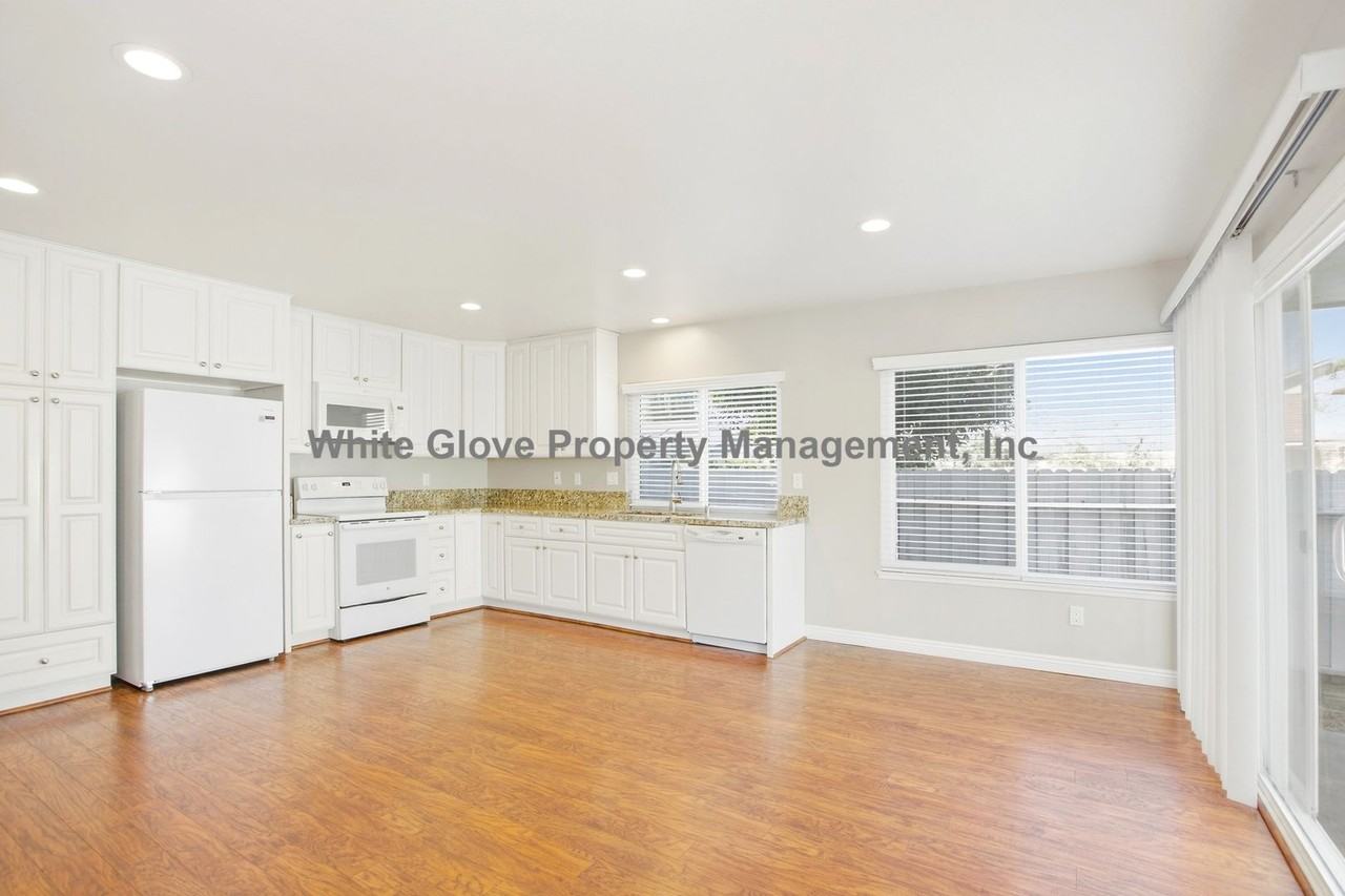 3772 Scottsdale Dr - Photo 3 of 16