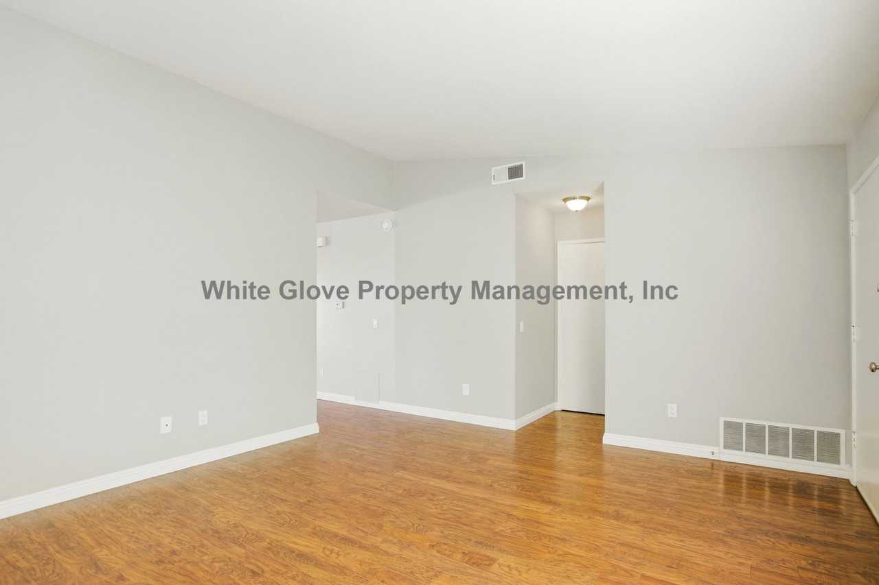 3772 Scottsdale Dr - Photo 5 of 16
