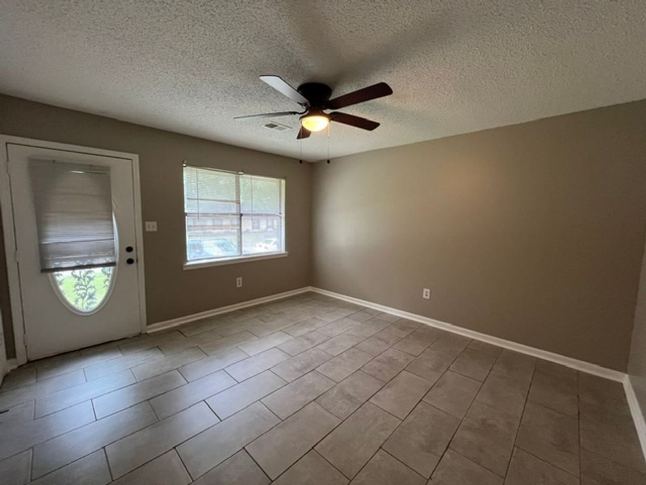5726 Briarwood Dr - Photo 2 of 10