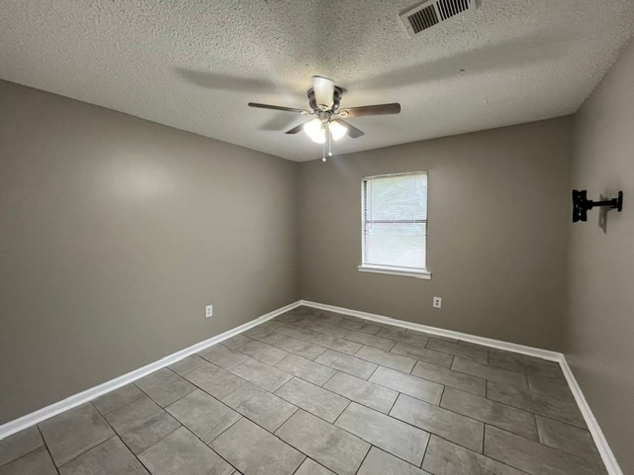 5726 Briarwood Dr - Photo 6 of 10