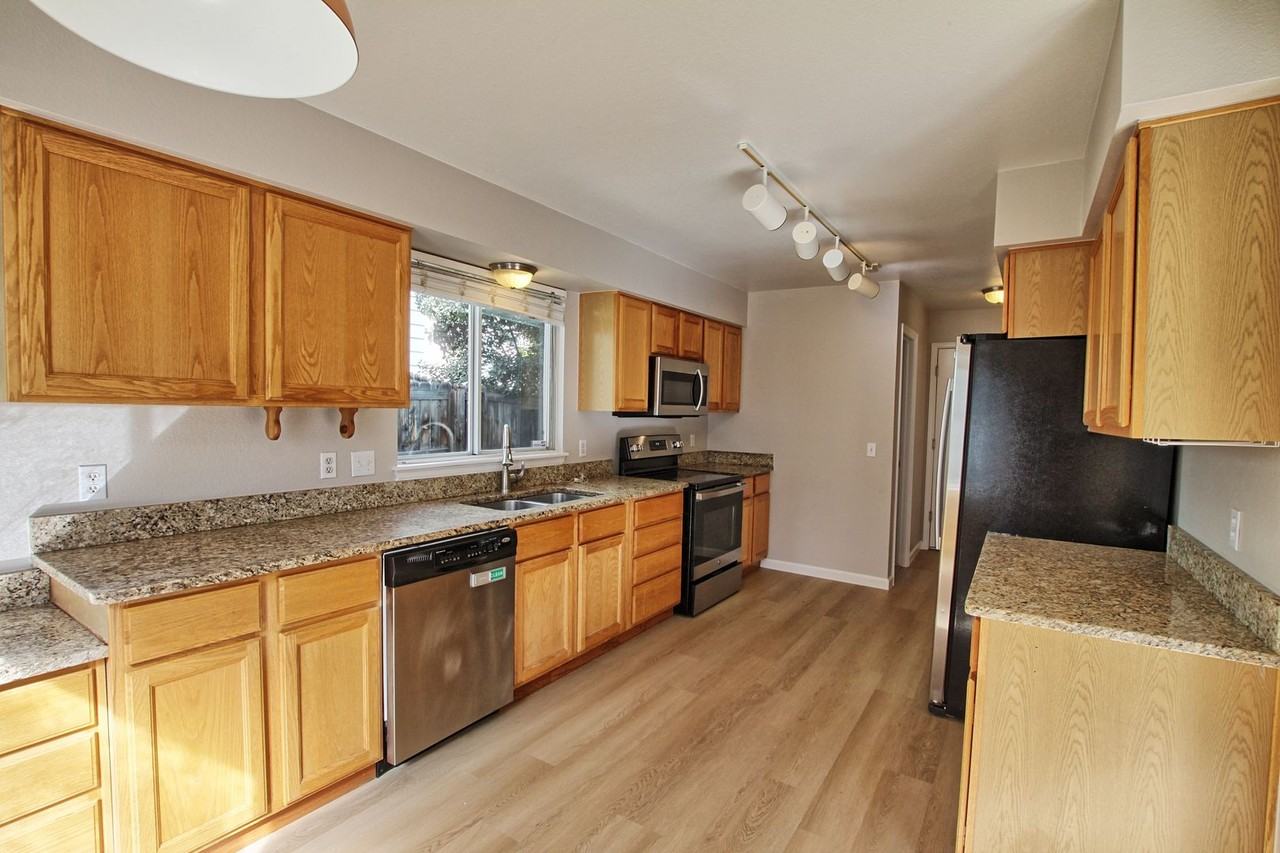 17048 Campo Dr - Photo 7 of 20