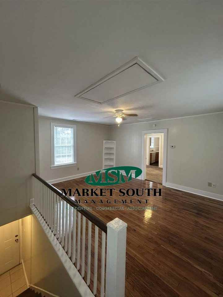 989 E 33rd St - Photo 2 of 8