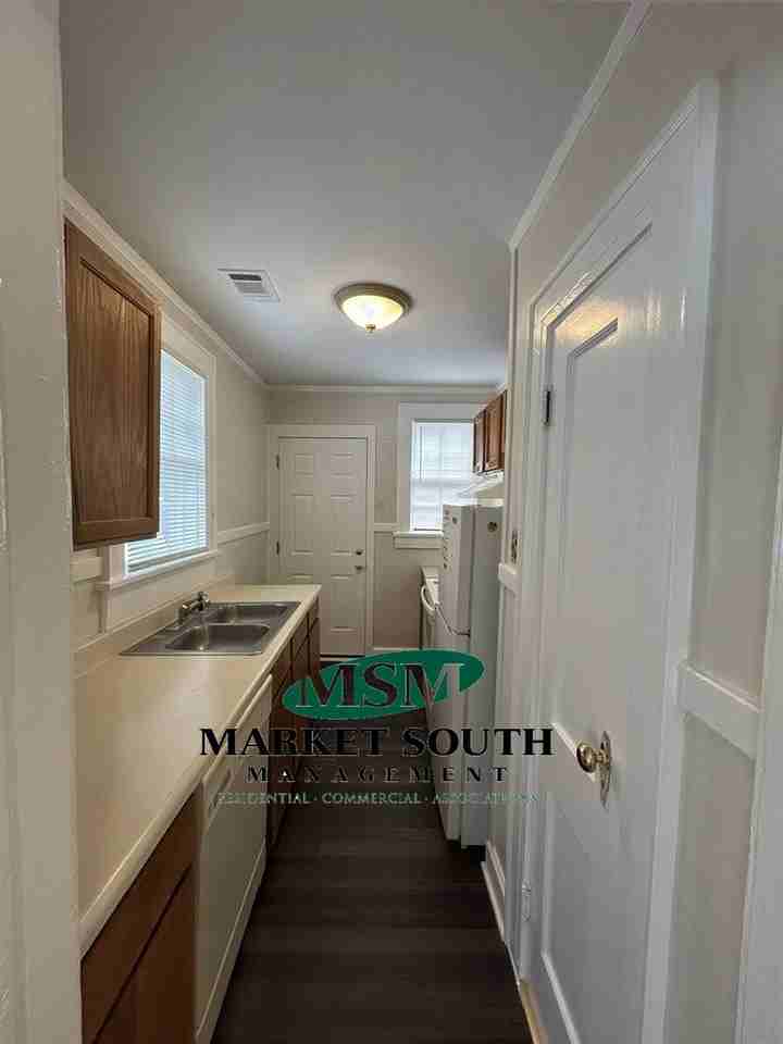 989 E 33rd St - Photo 5 of 8