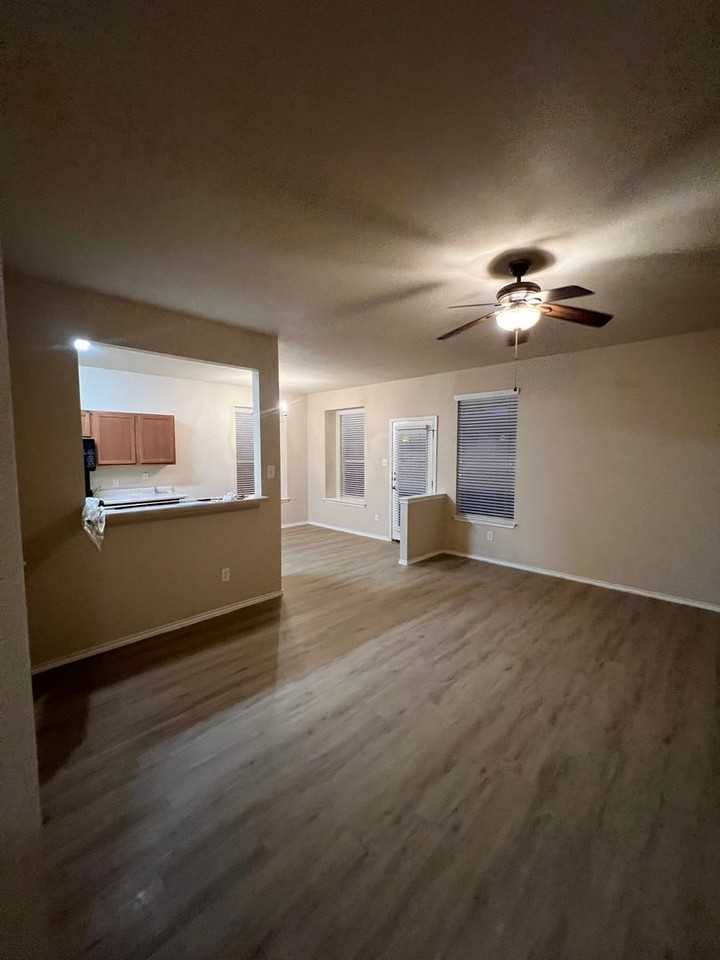 200 Picadilly Dr - Photo 3 of 8