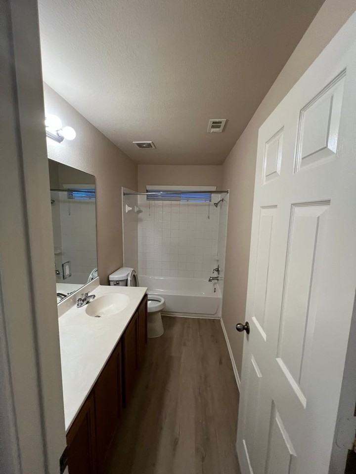 200 Picadilly Dr - Photo 7 of 8
