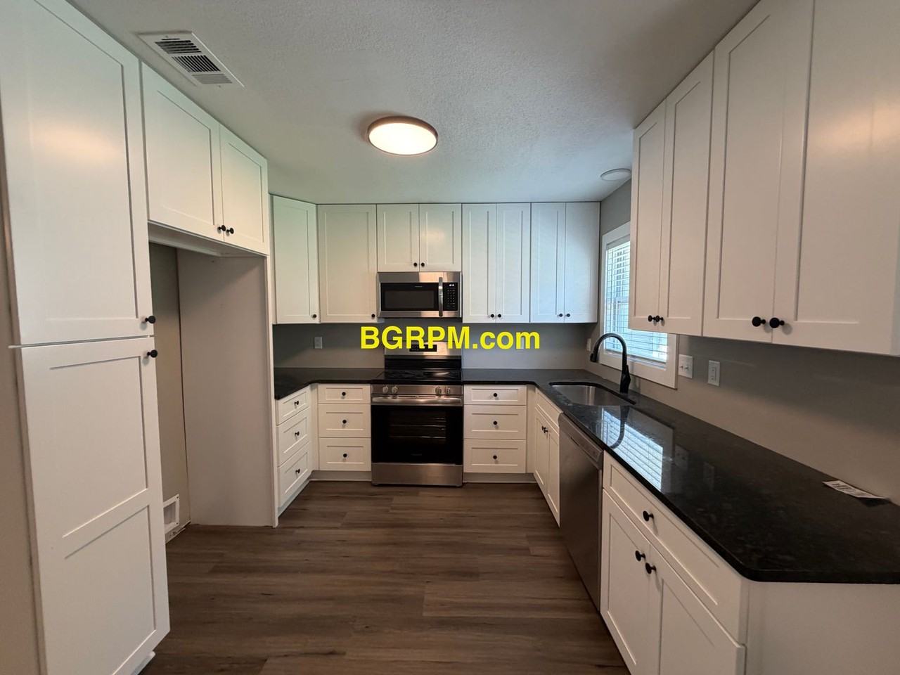 1704 Nina St - Photo 5 of 13