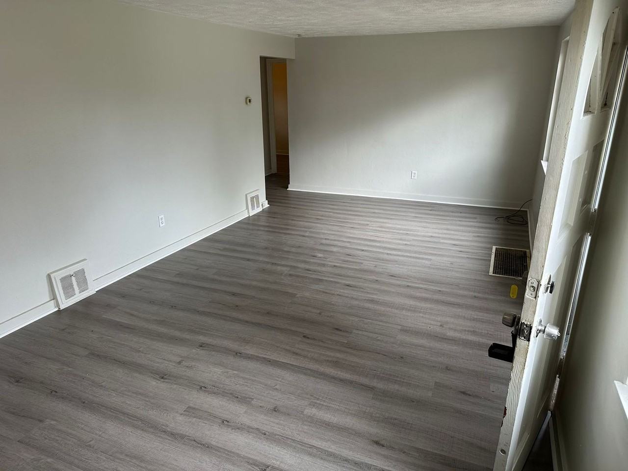 424 Rose Ave - Photo 3 of 9