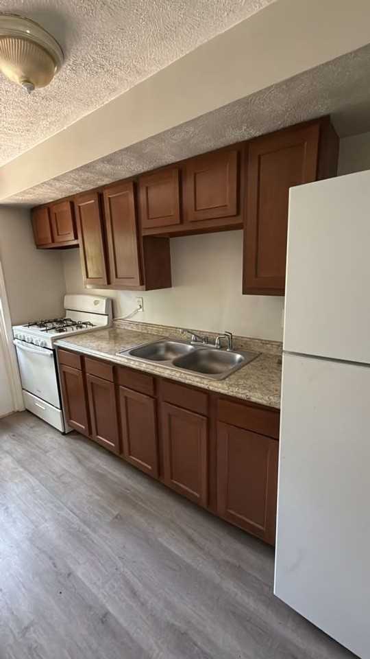 424 Rose Ave - Photo 4 of 9