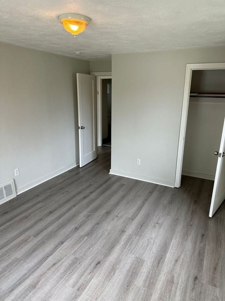 424 Rose Ave - Photo 5 of 9
