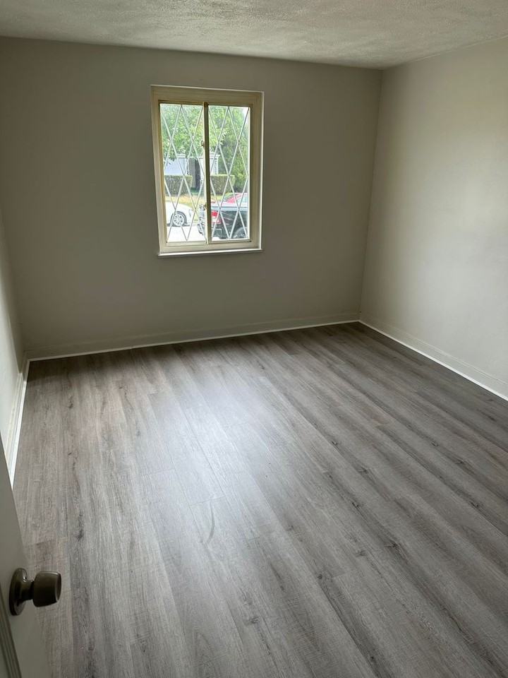 424 Rose Ave - Photo 7 of 9