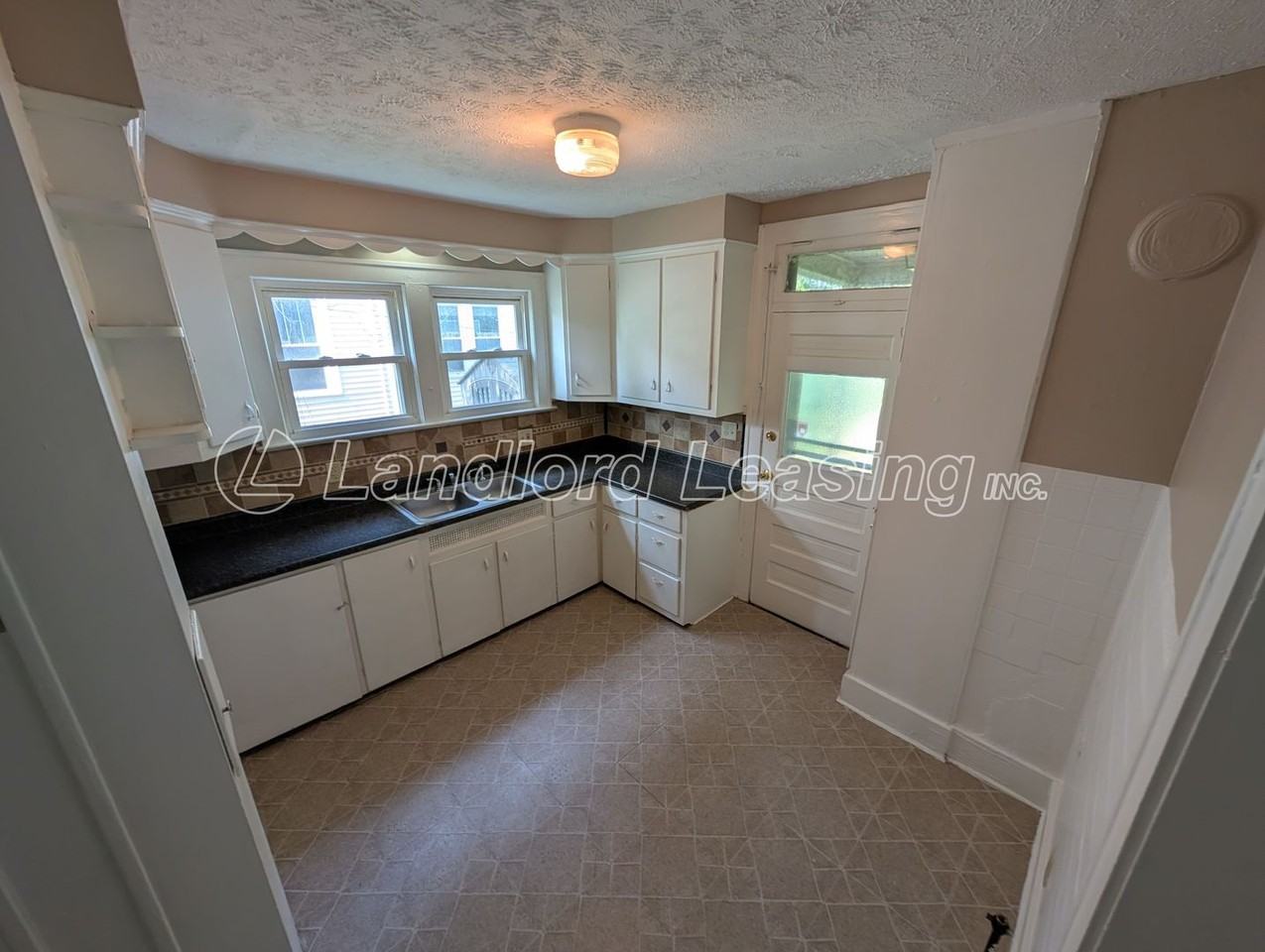 3433 Livingston Ave - Photo 7 of 15