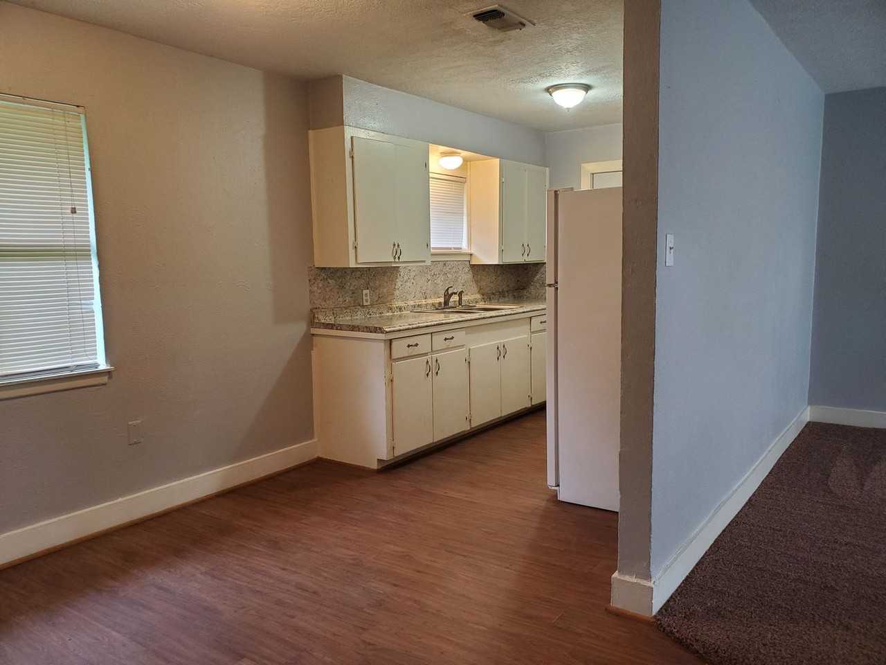 7725 Helbig Rd - Photo 4 of 11