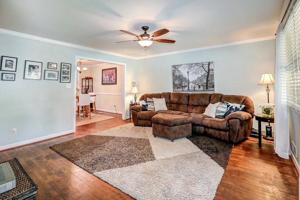 12217 Hunters Ln - Photo 3 of 17