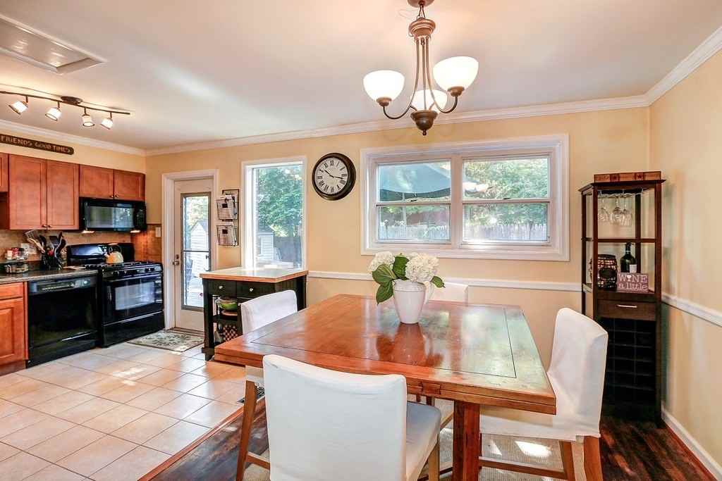 12217 Hunters Ln - Photo 7 of 17