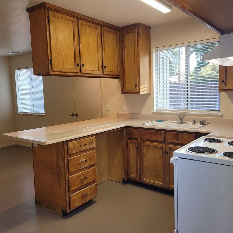 430 N Beech St - Photo 3 of 9