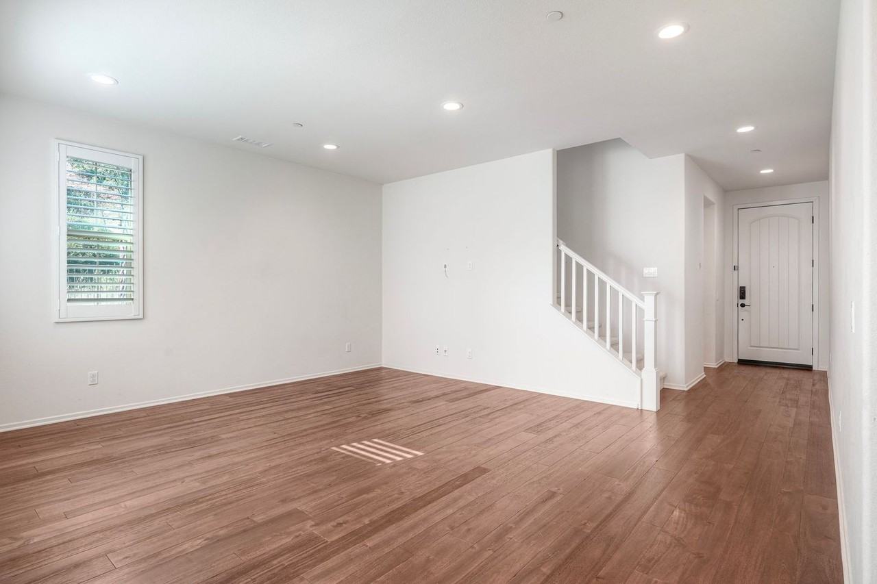 729 Merit Dr - Photo 3 of 31