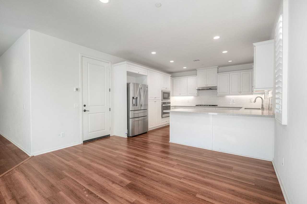 729 Merit Dr - Photo 6 of 31