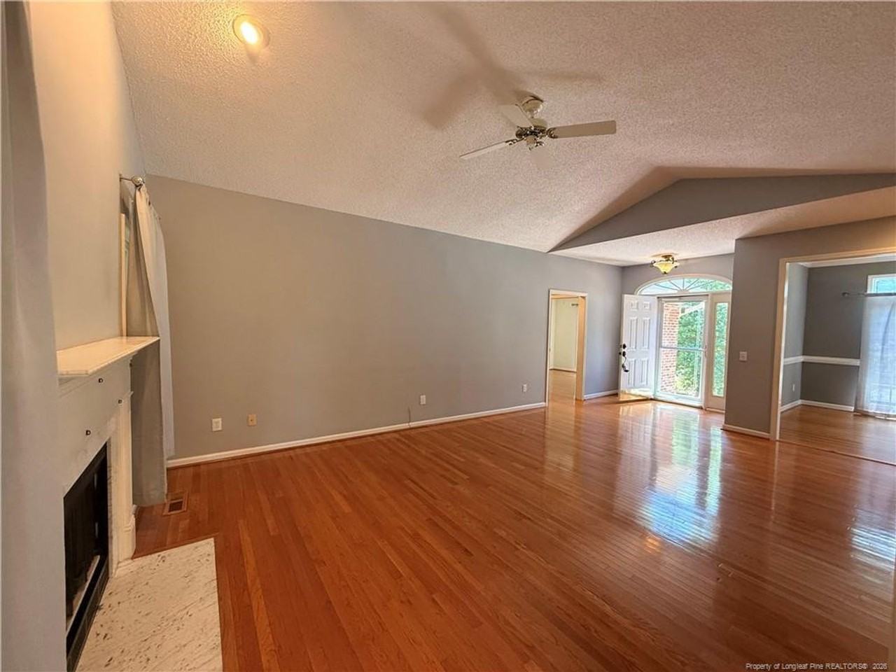 995 Greenbriar Dr - Photo 3 of 19