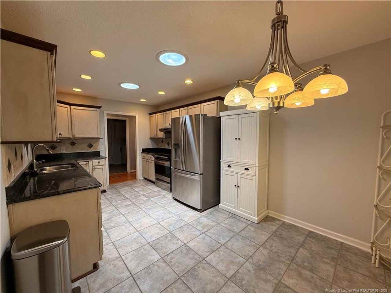 995 Greenbriar Dr - Photo 6 of 19