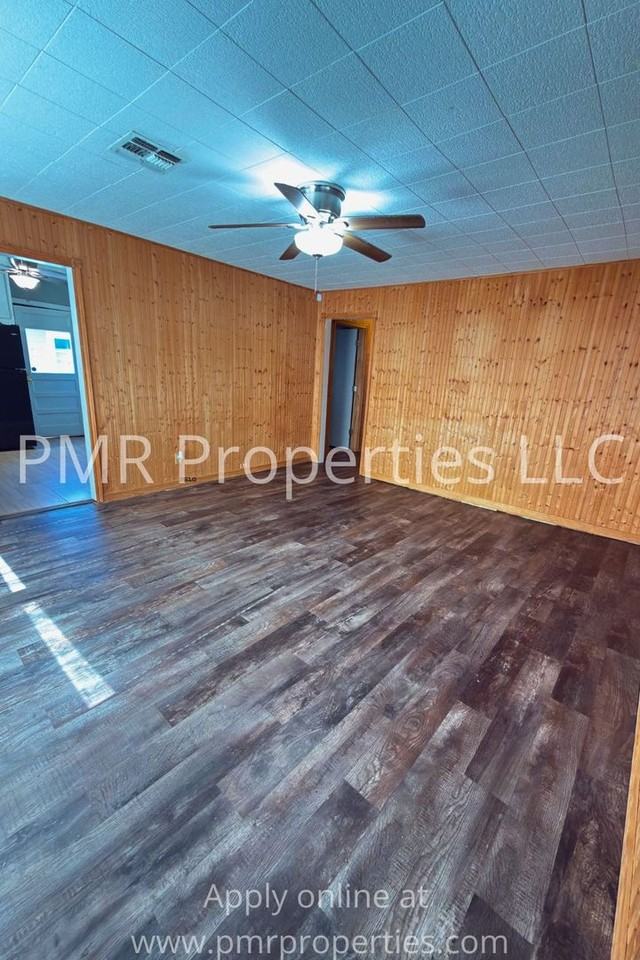 2904 Nw 19th St - Photo 3 of 10