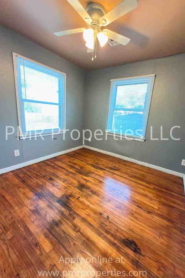 2904 Nw 19th St - Photo 4 of 10