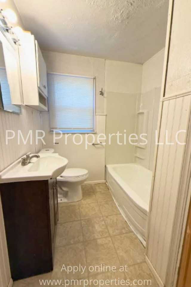 2904 Nw 19th St - Photo 6 of 10