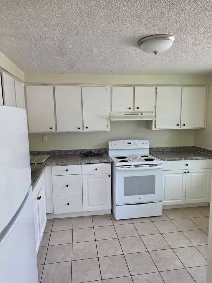 414 28th Ave W - Photo 3 of 7