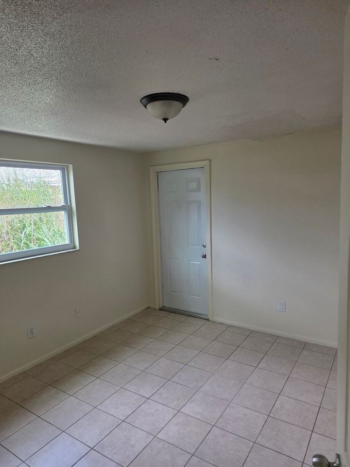 414 28th Ave W - Photo 4 of 7