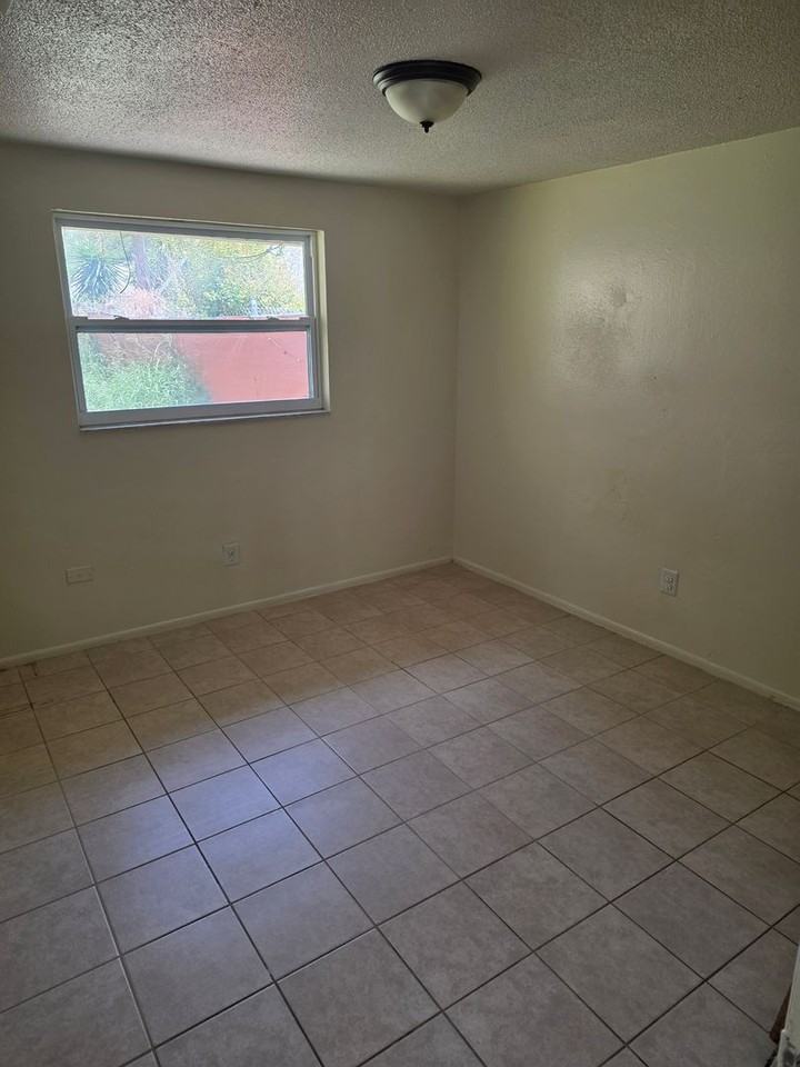 414 28th Ave W - Photo 5 of 7