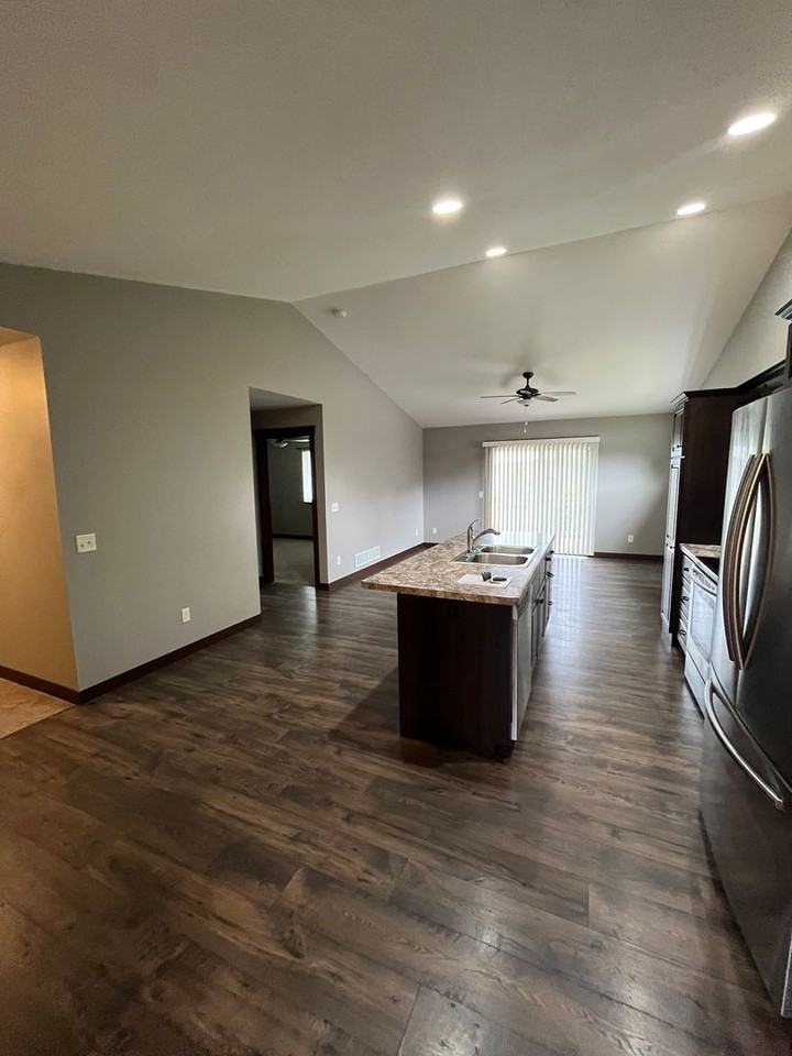 3302 White Oak Ln - Photo 2 of 11