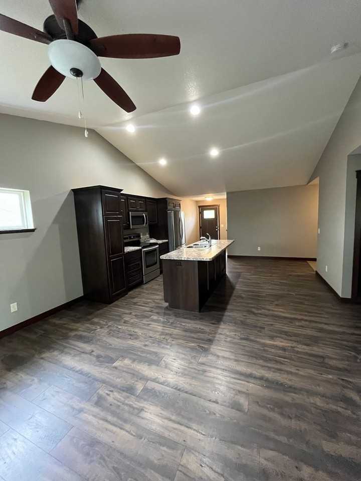 3302 White Oak Ln - Photo 3 of 11