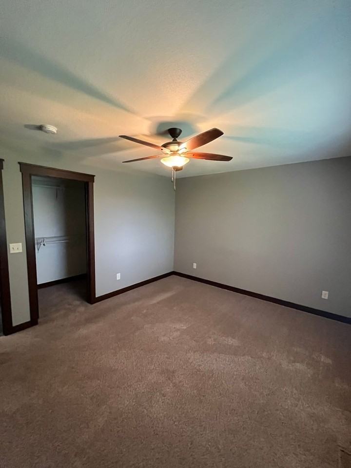 3302 White Oak Ln - Photo 5 of 11