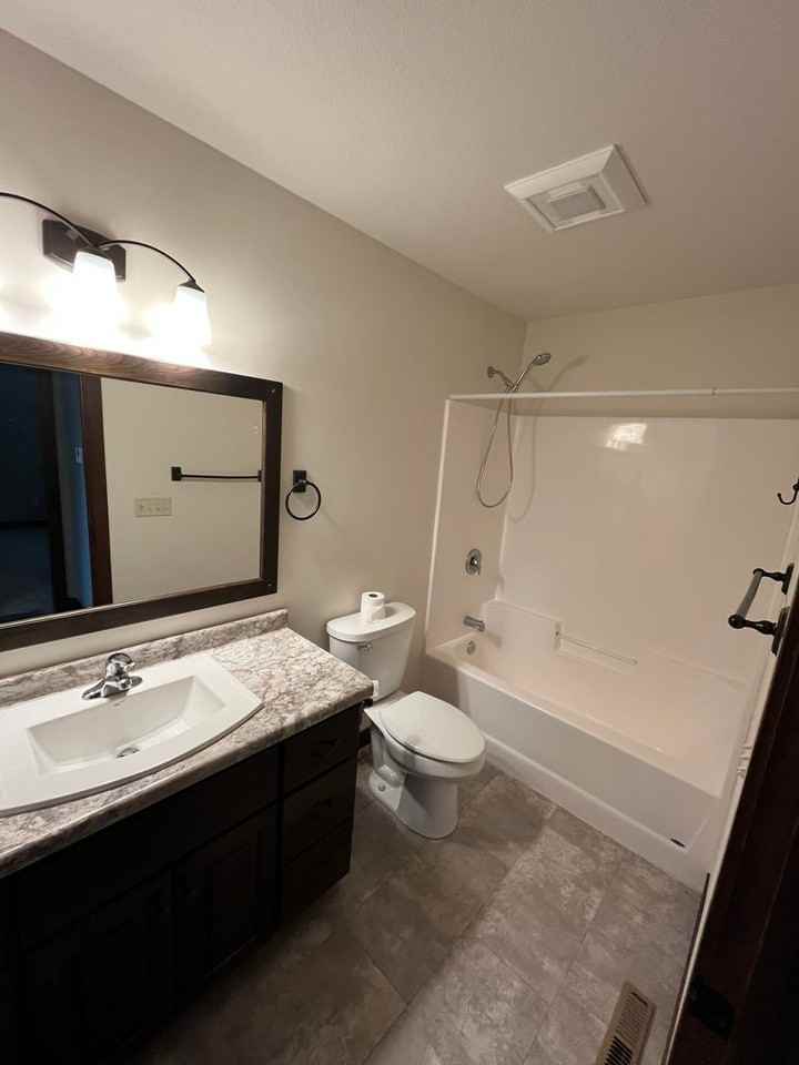 3302 White Oak Ln - Photo 6 of 11
