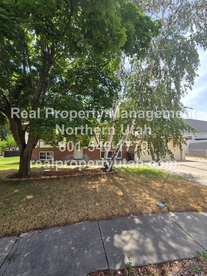 651 W 1060 N - Photo 2 of 21