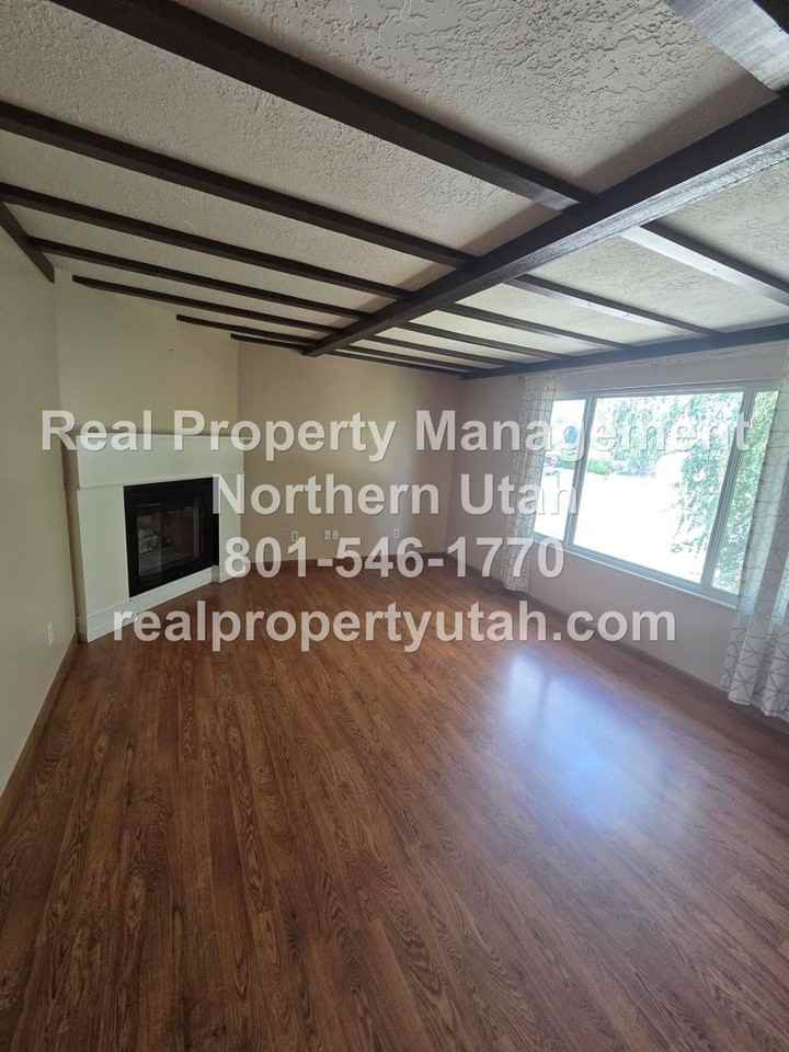 651 W 1060 N - Photo 3 of 21