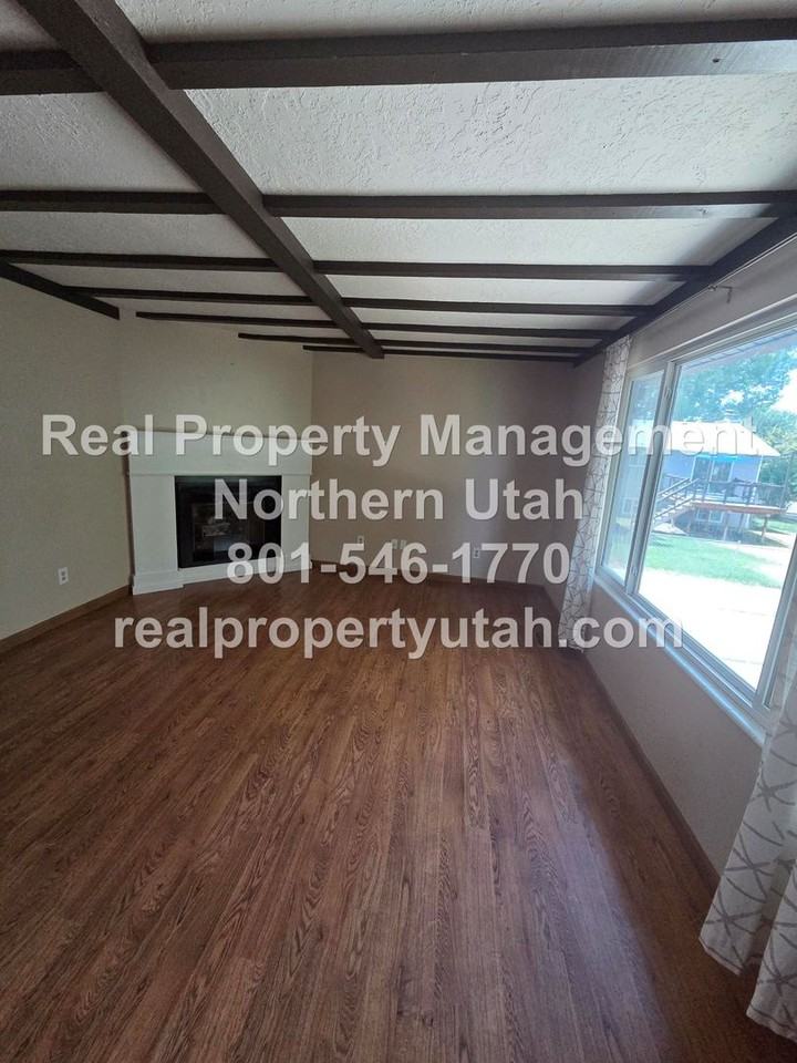 651 W 1060 N - Photo 4 of 21