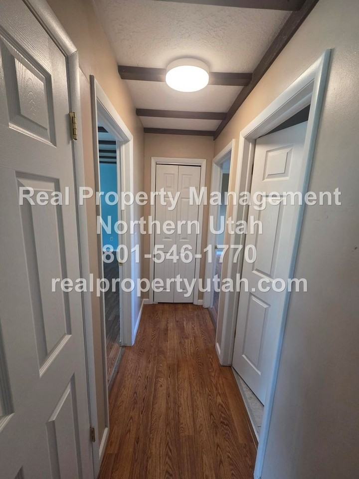 651 W 1060 N - Photo 6 of 21