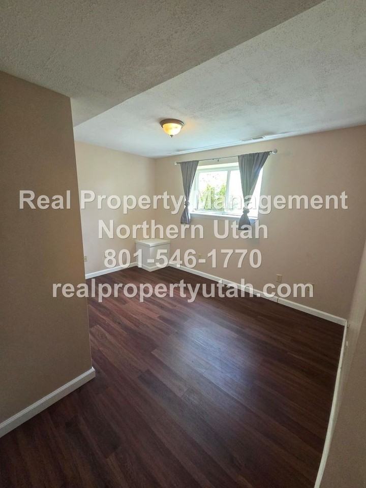 651 W 1060 N - Photo 7 of 21