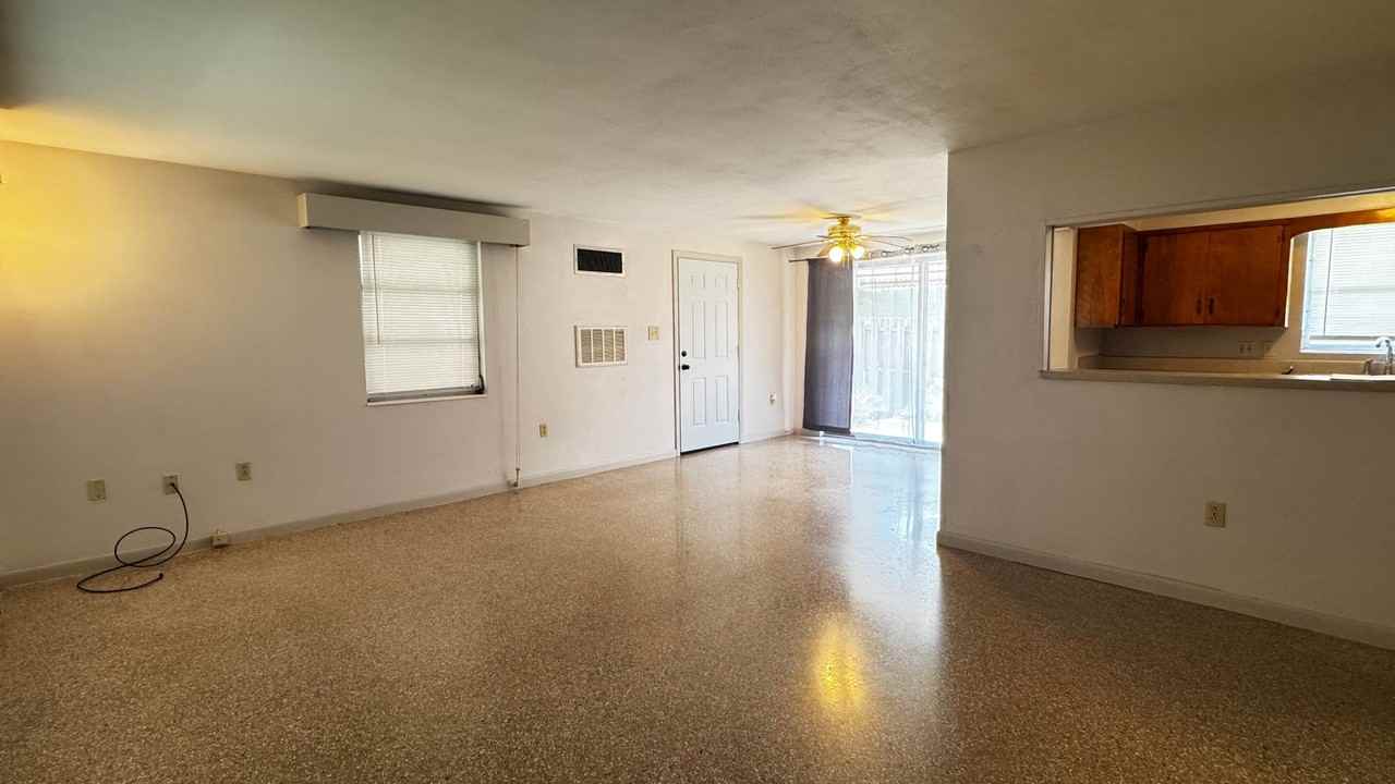 11947 Hale St - Photo 2 of 19