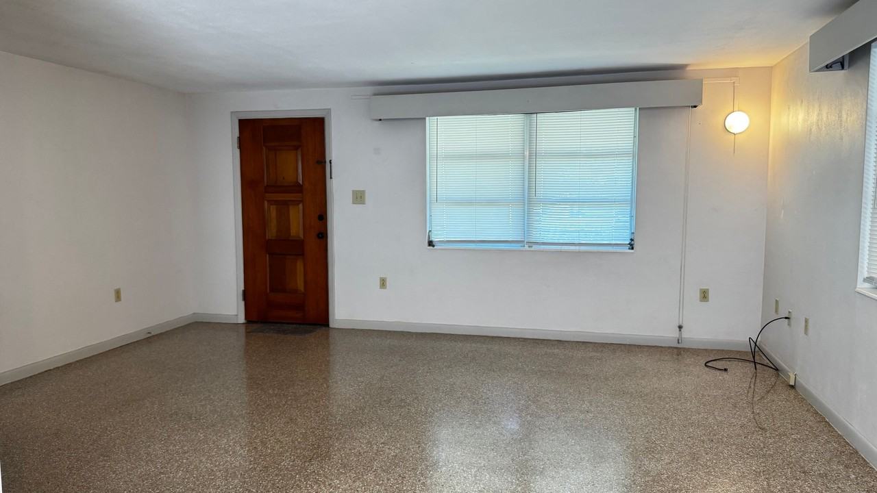 11947 Hale St - Photo 5 of 19