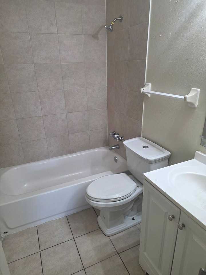 5616 7th Street Ct E - Photo 5 of 10