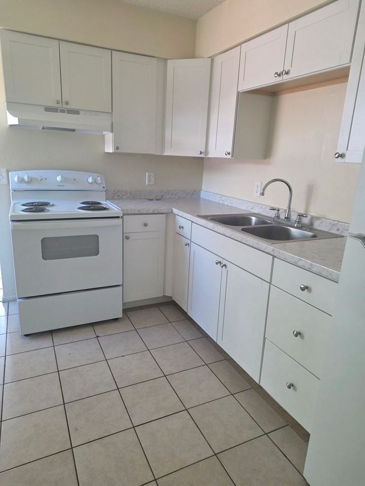 5616 7th Street Ct E - Photo 7 of 10