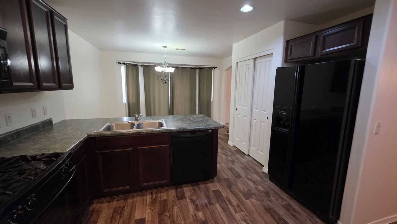 4763 E American Beauty Dr - Photo 7 of 22