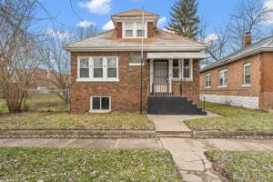 featured image of 4346 Massachusetts St