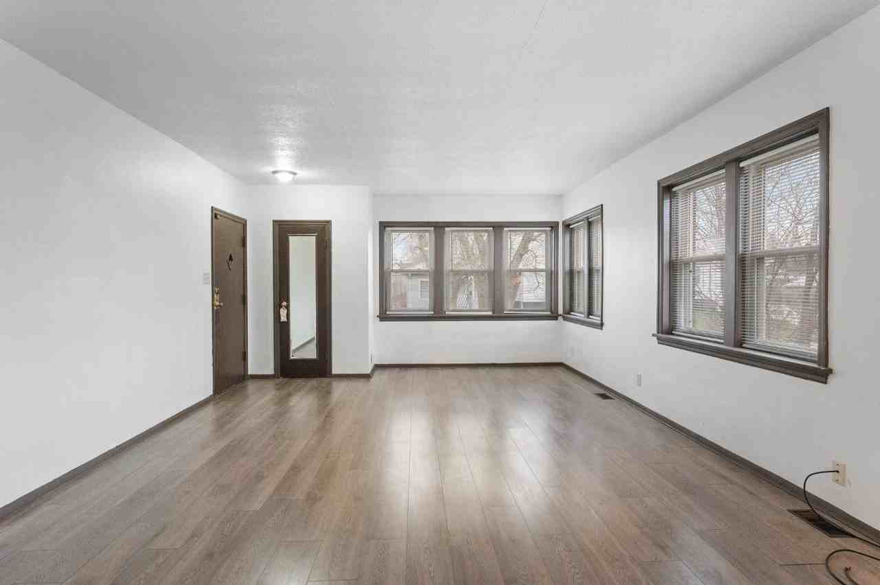 4346 Massachusetts St - Photo 5 of 18
