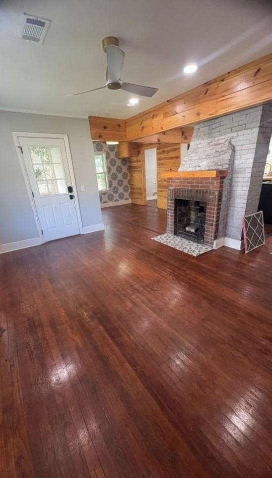 710 Green St - Photo 2 of 7