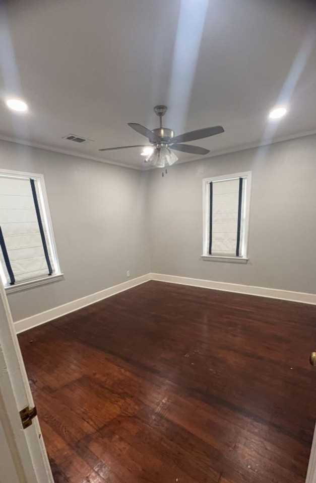 710 Green St - Photo 3 of 7